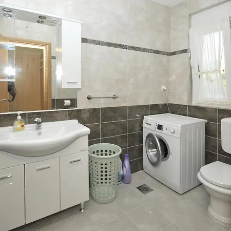 Apartman With A Parking Space Plano, - 11649