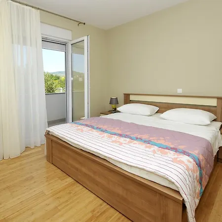 Apartman With A Parking Space Plano, - 11649 Trogir