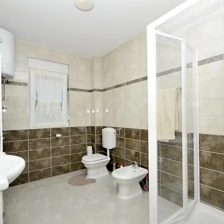 With A Parking Space Plano, - 11649 شقة *